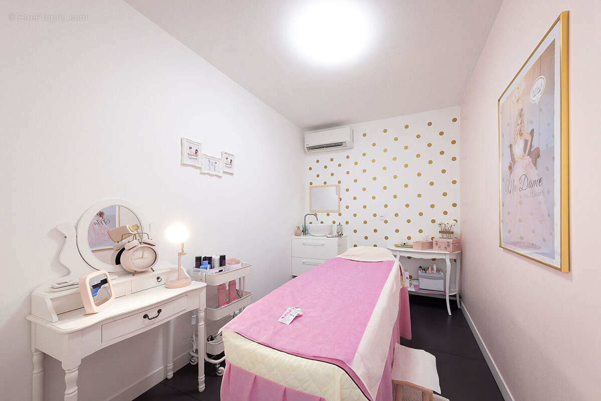 Commerce à L&#039;ISLE-SUR-LA-SORGUE