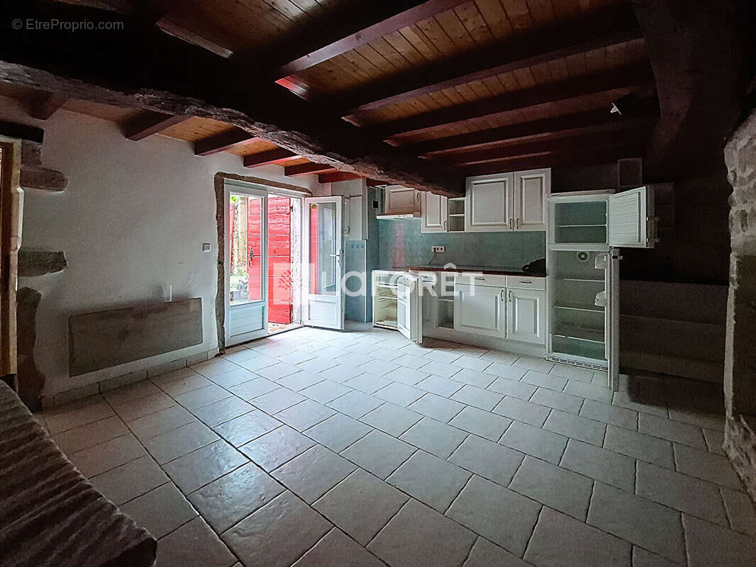 Maison à LA CHAPELLE-DE-GUINCHAY