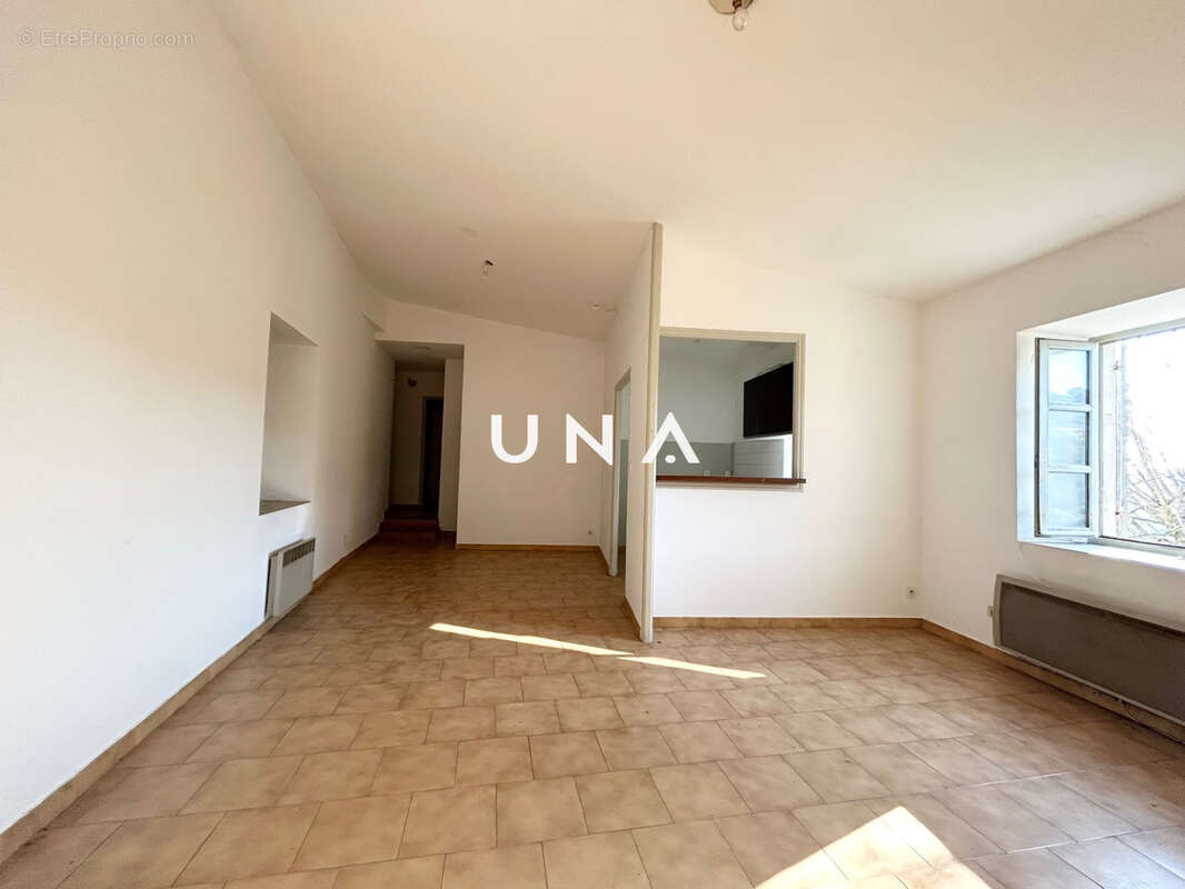 Maison à LA ROQUE-SUR-CEZE