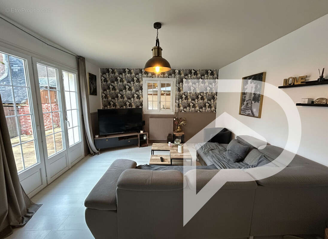 Maison à ESTREES-SAINT-DENIS