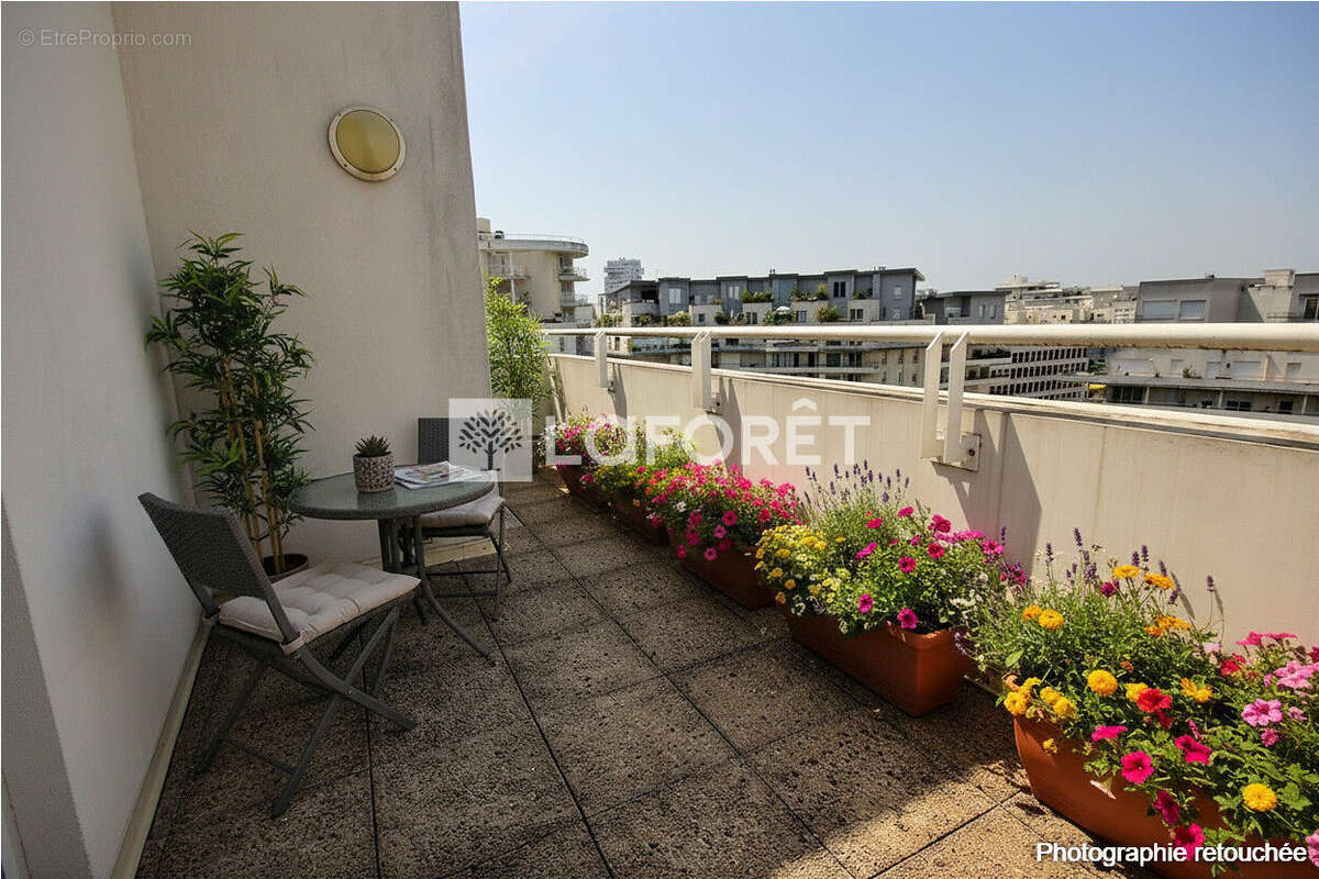 Appartement à COURBEVOIE