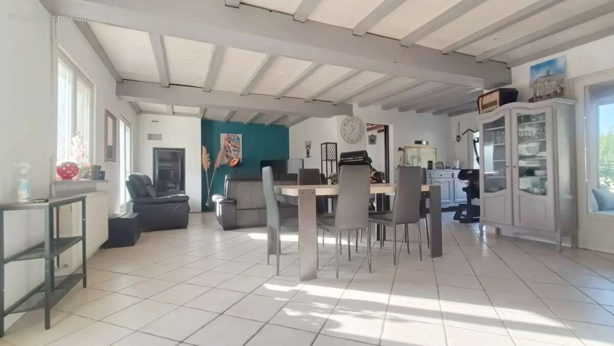 Maison à CHARRAIS