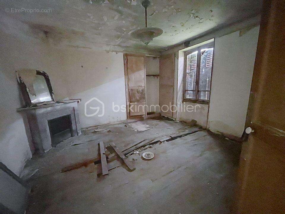 Beau corps de ferme habitation + batiments a renover - photo 8