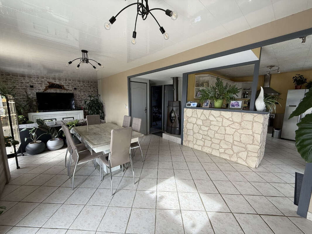 Photo 2 - Maison à XANTON-CHASSENON