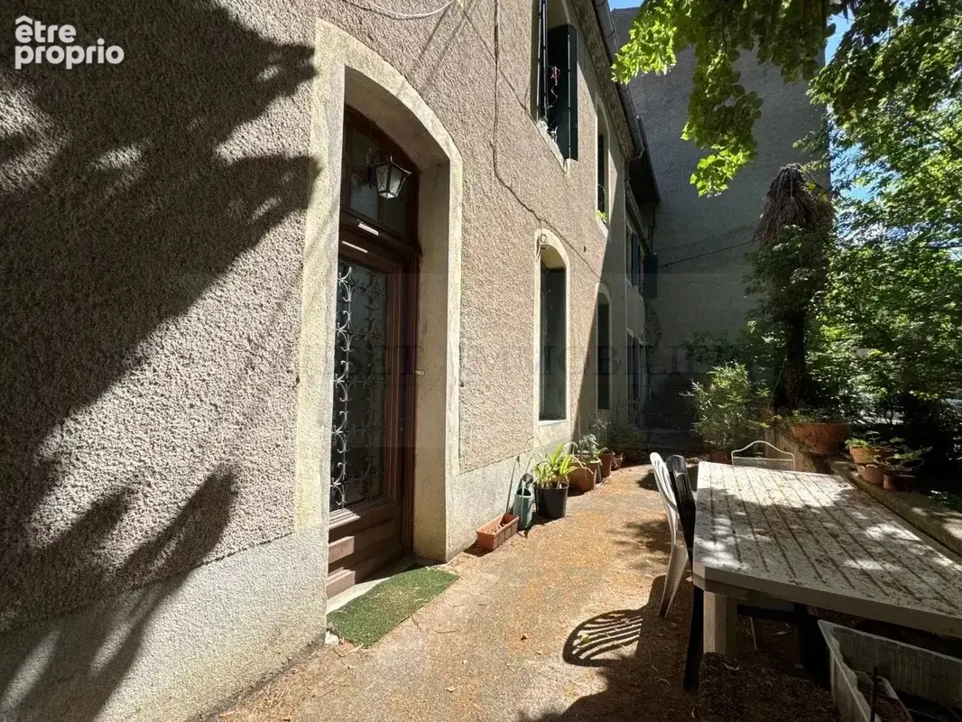 Propriété en pierre du XVIIIe siècle de 540 m² avec dépendances et jardin de 1989 m². - photo 16