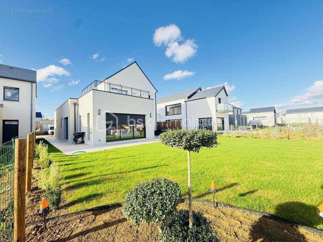 Maison à LA CHAPELLE-DES-FOUGERETZ