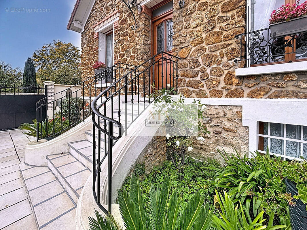 Maison à LE PERREUX-SUR-MARNE