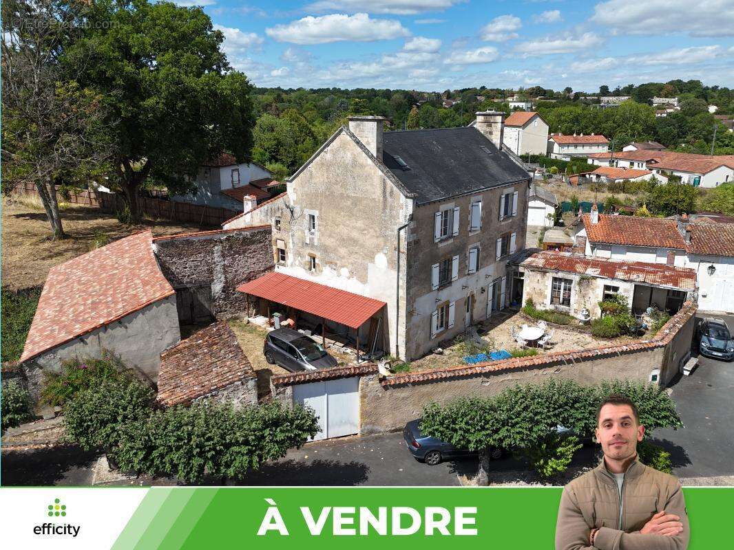 Maison 10 pièces 371 m² à vendre à Availles-Limouzine (86460) - photo 2