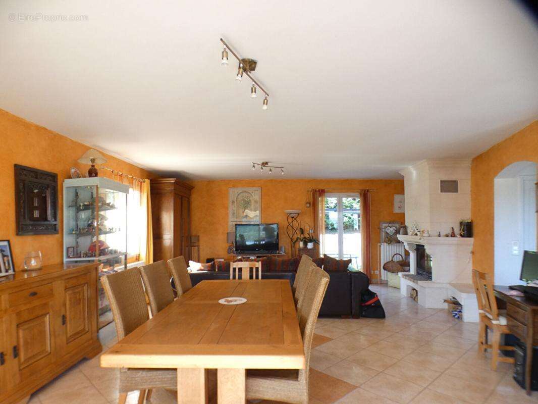 Maison à TERRASSON-LAVILLEDIEU