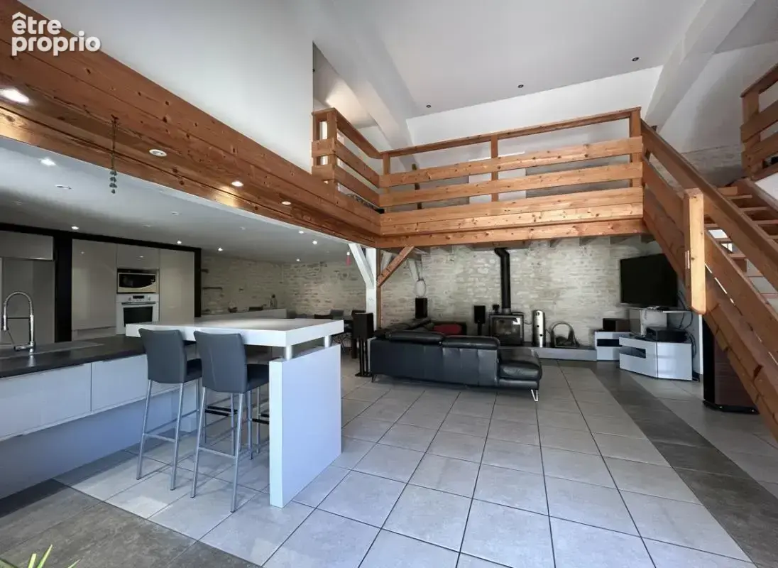 Neuville de Poitou - Secteur Bellefois - Maison 4 chambres (possibilité 5) + dépendance à rénover de 34m2) - photo 4