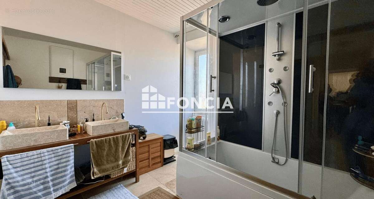 Maison à SALLES-CURAN