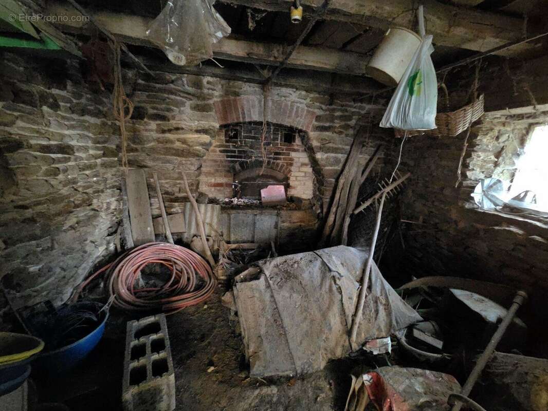 Ancien corps de ferme en pierres dans un environnement calme isolé - photo 18