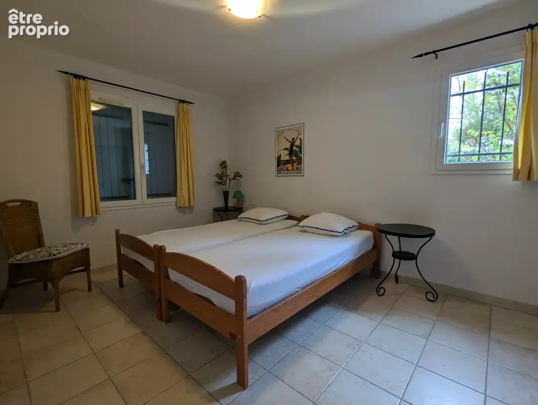 Villa d'architecte avec piscine, vues dégagées et grand terrain - photo 8