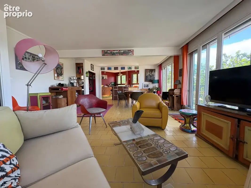 Paris 18e – Ordener / Marcadet – 6ème étage avec ascenseur, balcon-terrasse et vue dégagée - photo 5