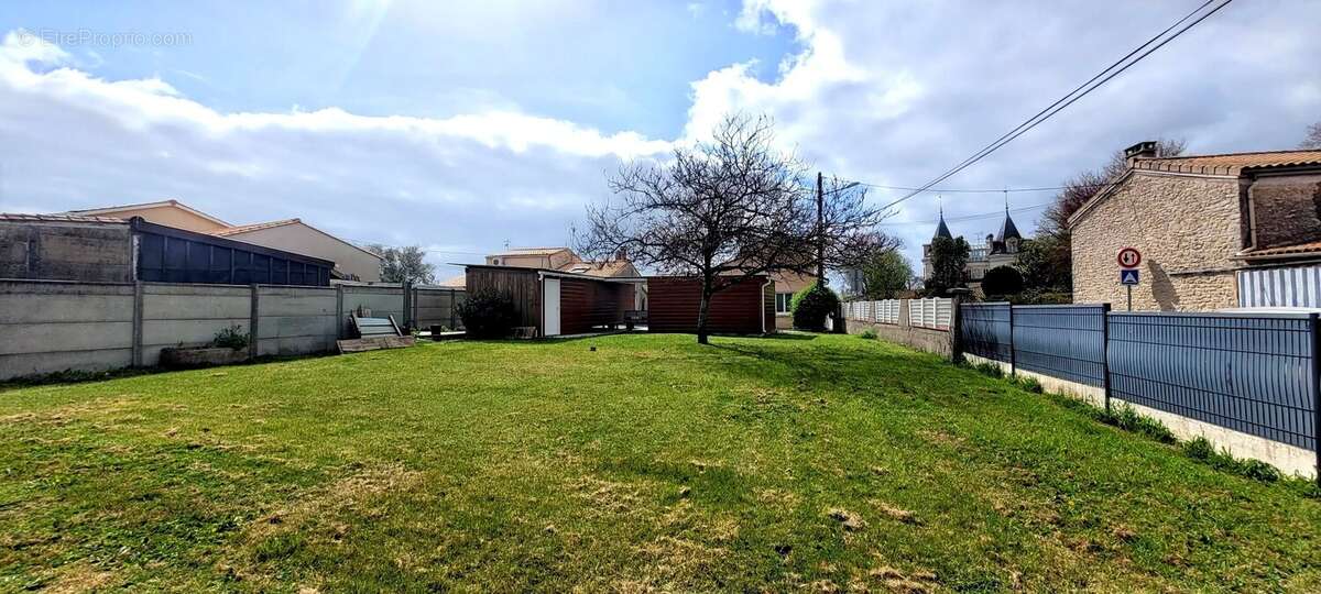 Maison à SAINT-MARTIN-LACAUSSADE