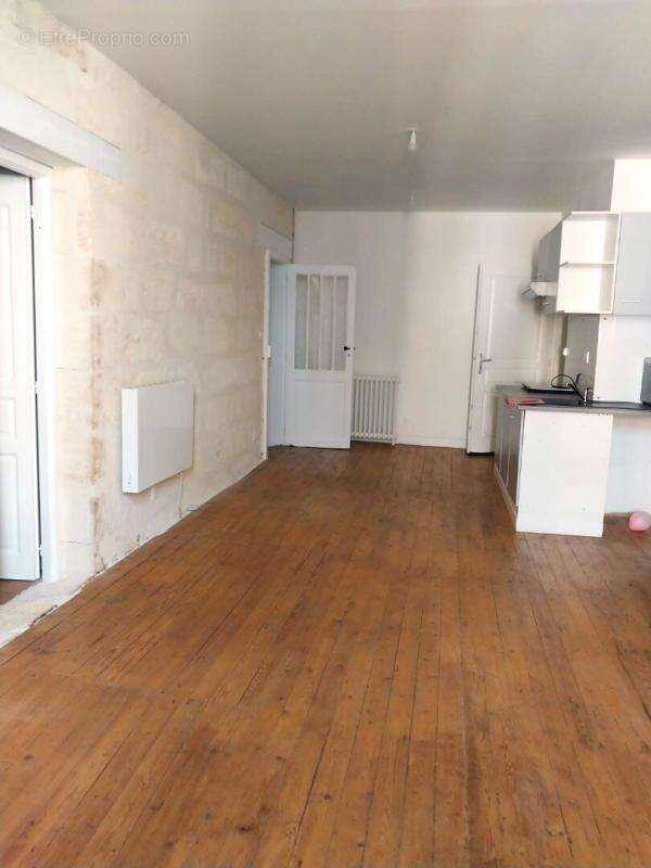 Appartement à COUTRAS