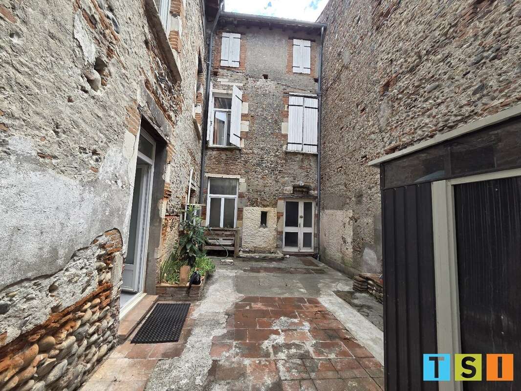 Appartement de 80 m² sur 2 étages avec 1 cour de 43 m², centre ville - photo 15