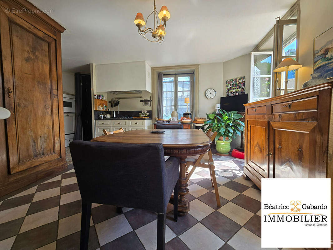 Maison à POULE-LES-ECHARMEAUX