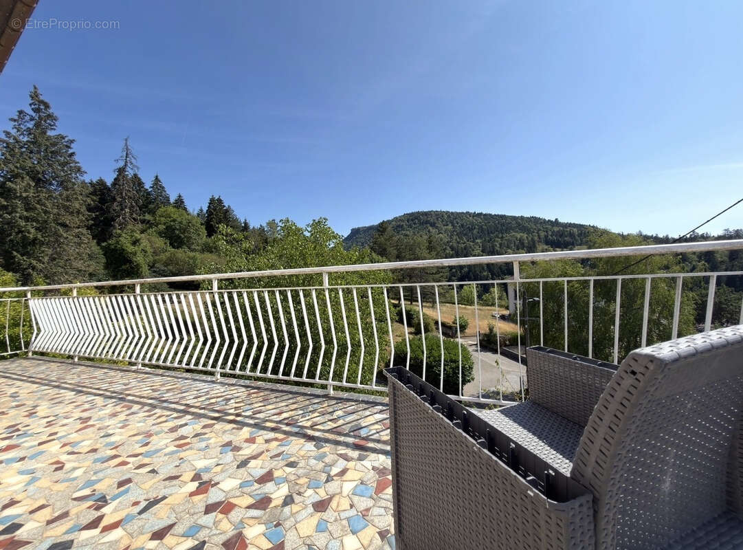 Oyonnax · Maison ~200 m2 · 3 niveaux · terrain 667 m2 · vue montagne · - photo 8