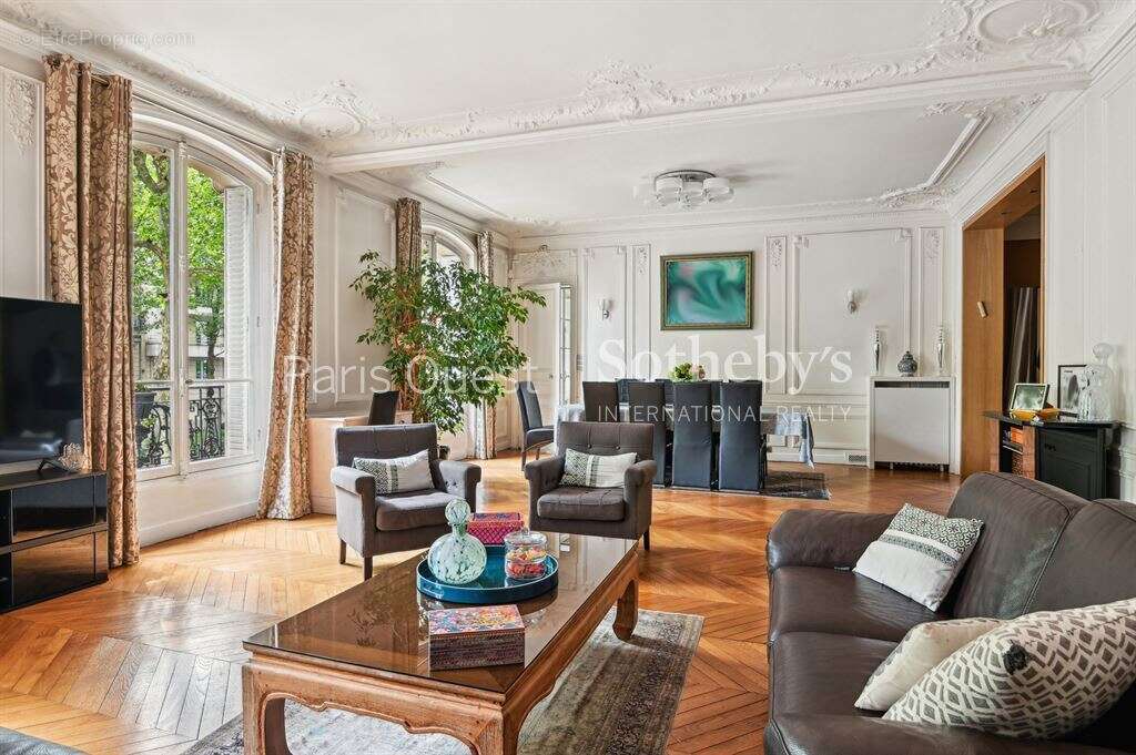 Appartement à NEUILLY-SUR-SEINE