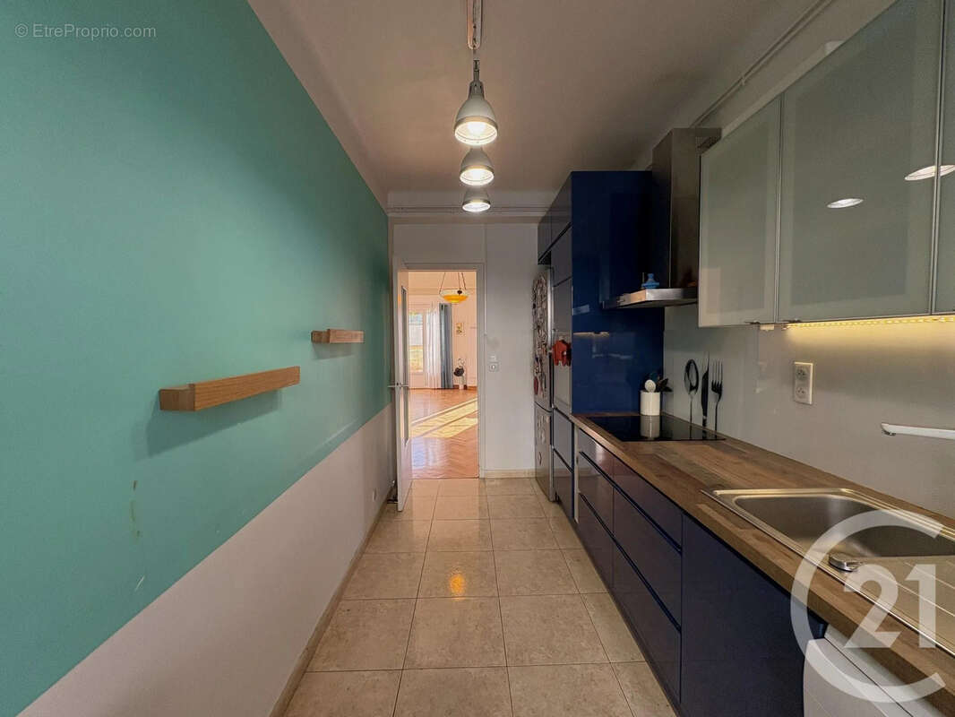 Appartement à MARSEILLE-5E