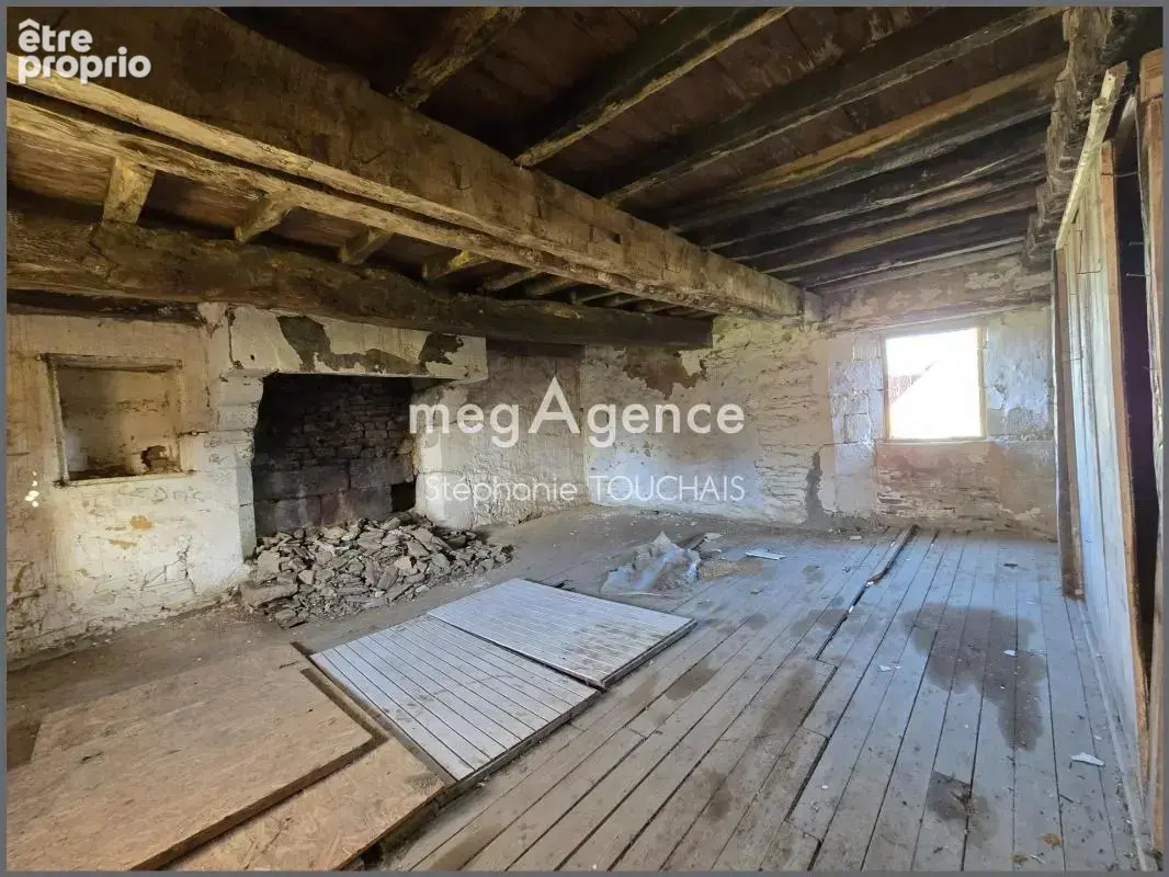 Ancienne bâtisse en pierre à rénover – Grand terrain – Beau potentiel - photo 4