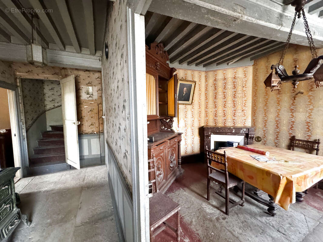 Maison de village  à rénover avec belle grange avec jardin attenant clos de murs  77 000 €   F.A.I. - photo 7