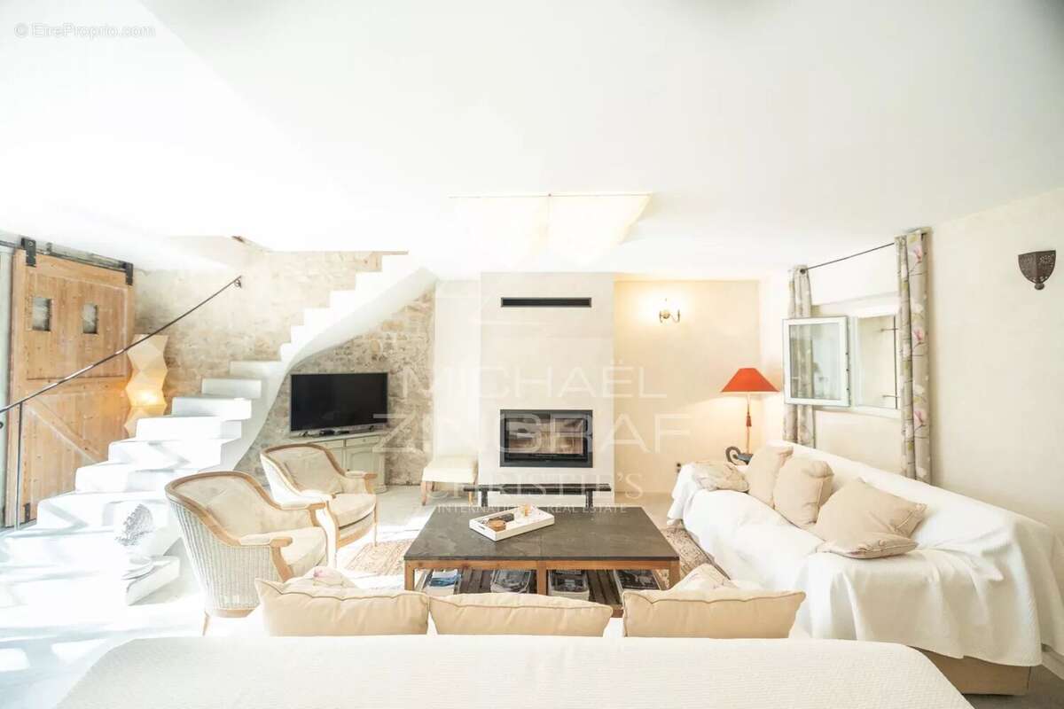 Maison à L&#039;ISLE-SUR-LA-SORGUE