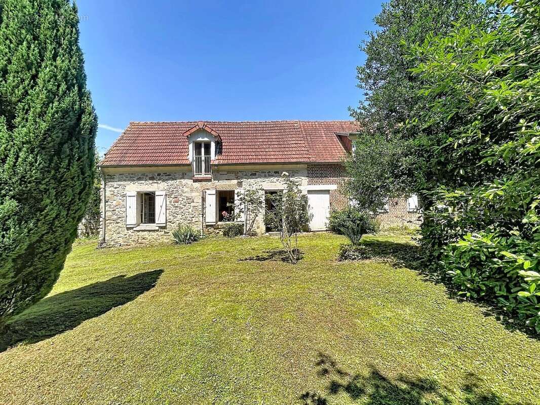 Maison à MERLIEUX-ET-FOUQUEROLLES