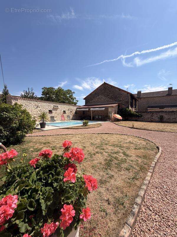 Maison 180 m² à Piegut-Pluviers  - photo 31