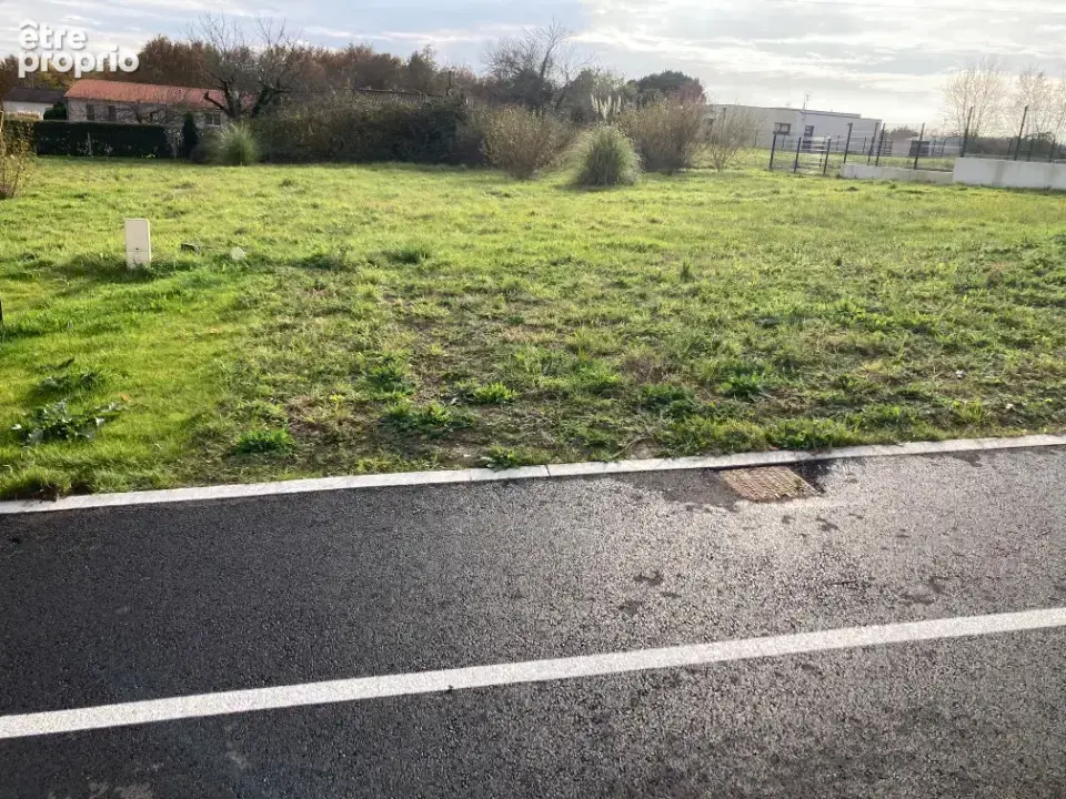 Terrain à LA CHAPELLE-DES-POTS