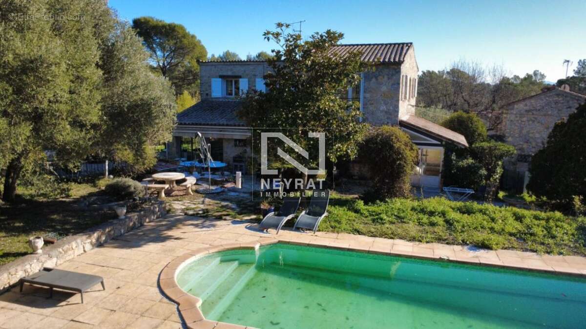 Mas en pierre a fayence var - magnifique jardin 3500m²  avec piscine - bassin et forage - photo 2