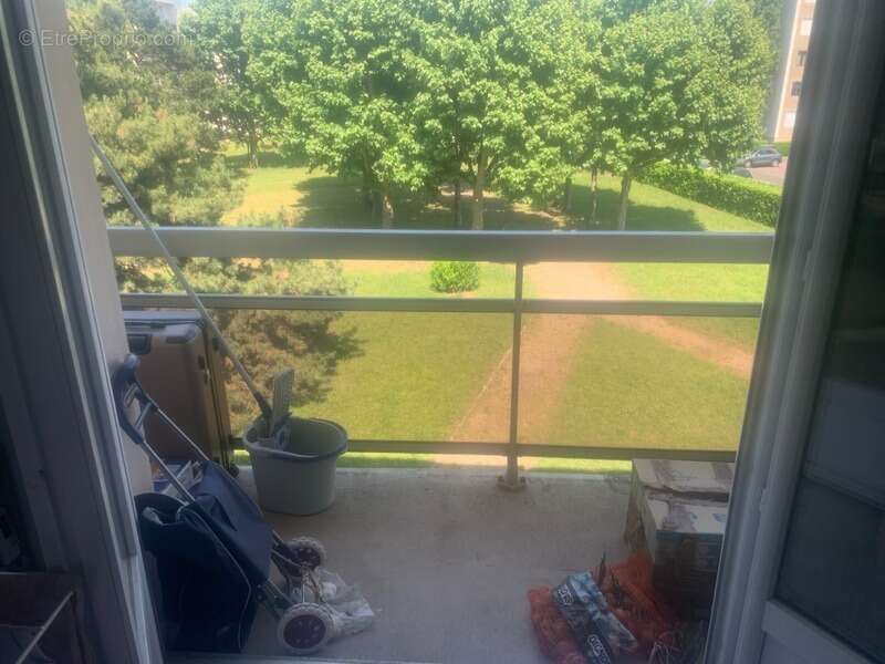 Appartement à vendre 4 pièces VENISSIEUX (69) - photo 3