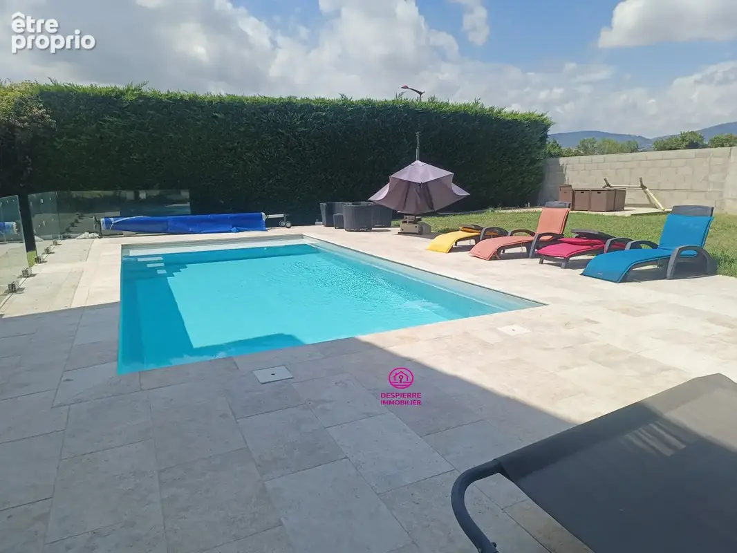 SAINT CLAIR DU RHONE - Maison sur 3 niveaux 110m2 habitables - 3 chambres - Terrain 945m2 - piscine - photo 2