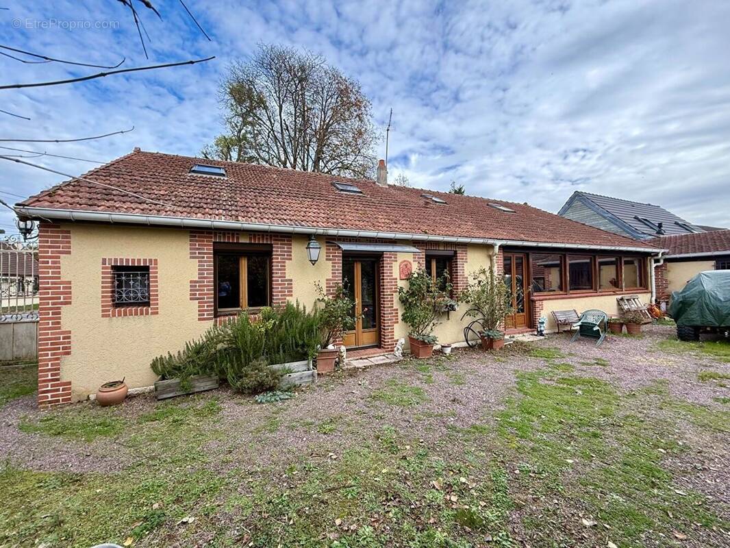 Maison à FRESNEAUX-MONTCHEVREUIL