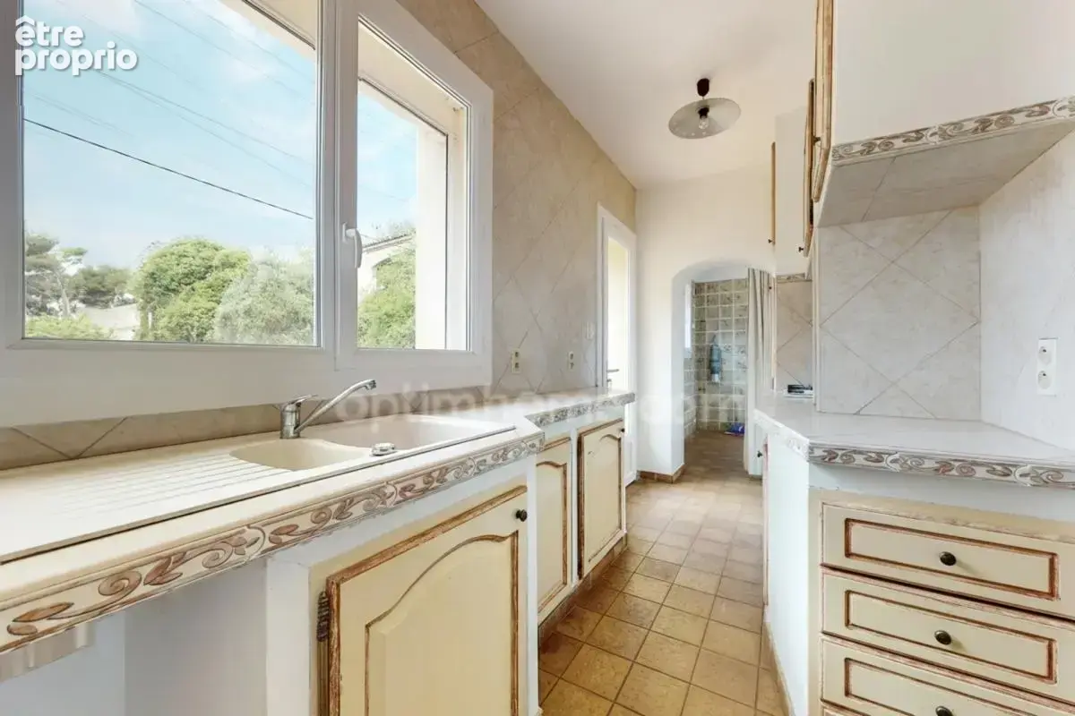 MARTIGUES (13) : à vendre Maison 4 chambres, 1 bureau, 2 appartements T3 et T4, garage sur terrain 859m² - photo 14