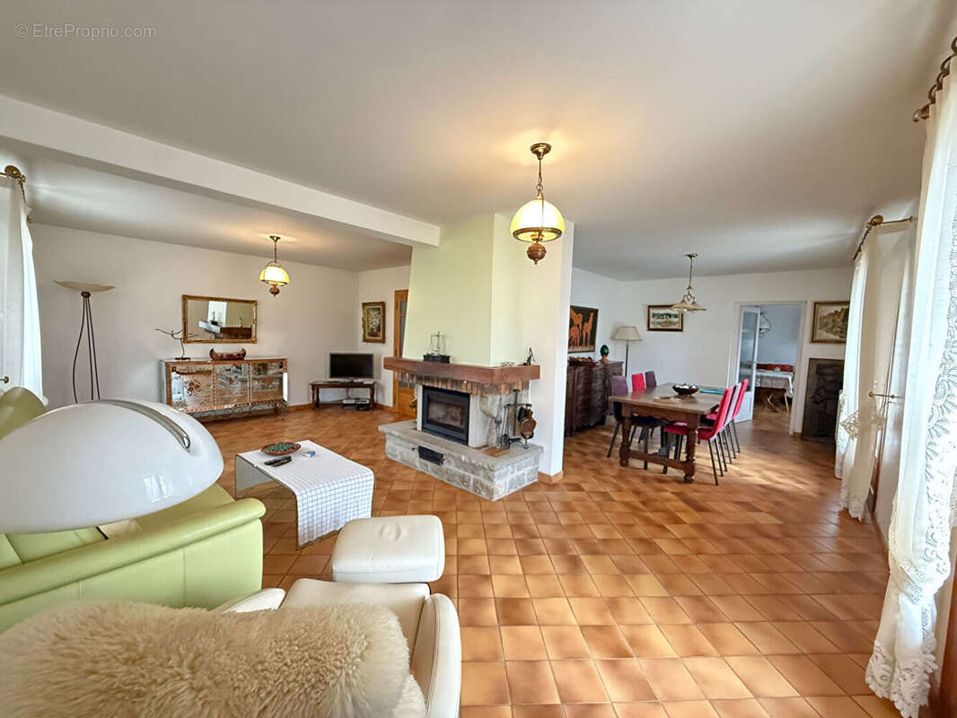 Maison à LONS-LE-SAUNIER