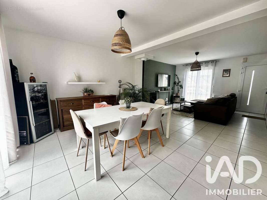 Maison 96 m² à Sideville  - photo 6