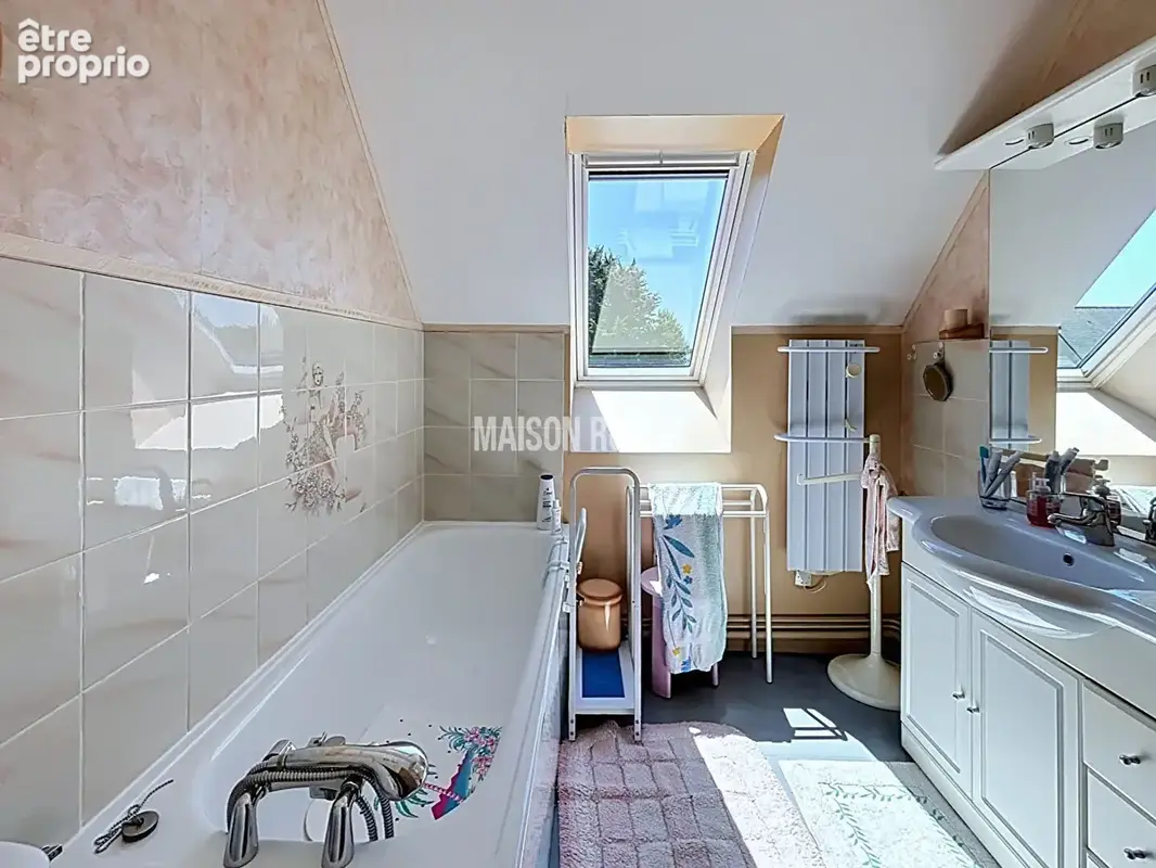 Maison familiale 5 pièces avec chambre au rez-de-chaussée et garage à Pleurtuit proche centre - photo 8
