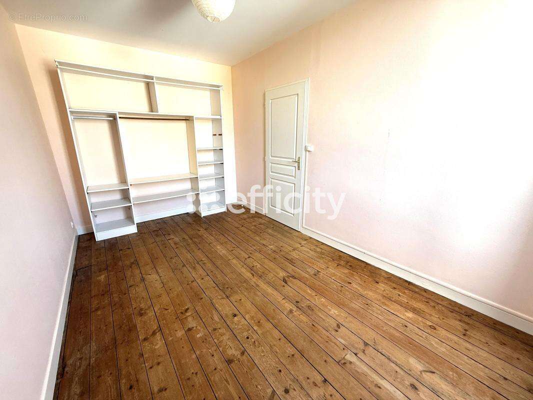 Maison 160 m² à Aunac  - photo 8