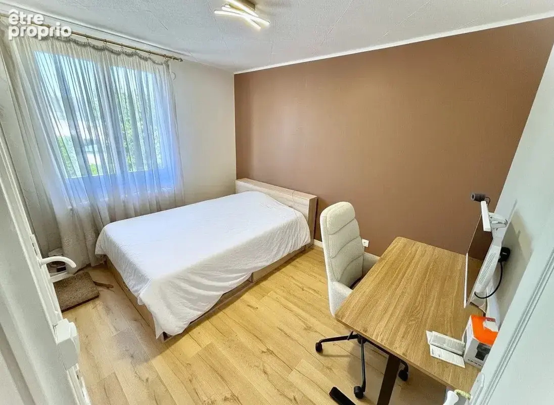Maison 110 m² à Saint-Jean-De-La-Ruelle  - photo 9