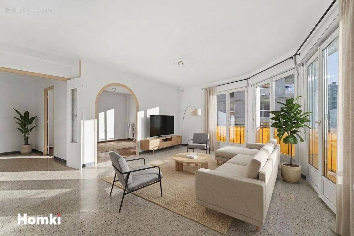 Appartement à SAINT-LAURENT-DU-VAR