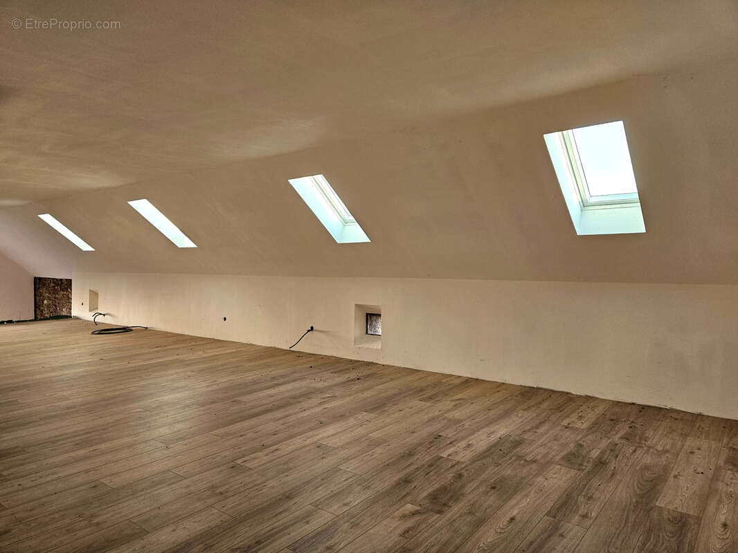 Maison à ONET-LE-CHATEAU