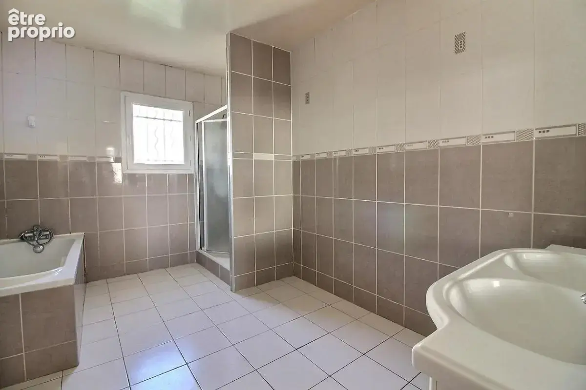 BRIVE - Malemort ? 2 maisons en 1 ? 290 m² ? 7 chambres ? DPE B - Terrain 2000m² - photo 6