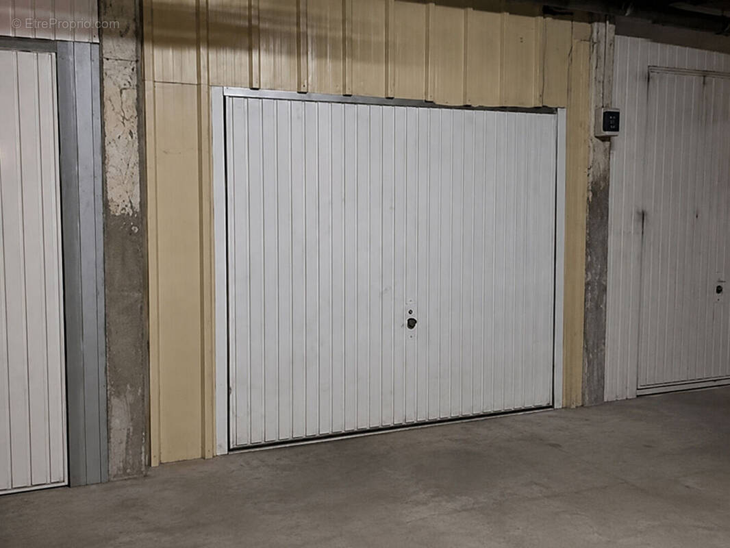 Parking à VITROLLES