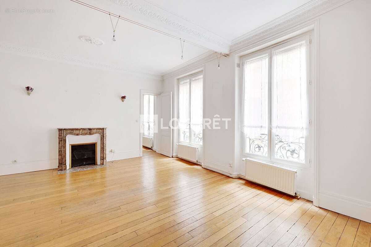 Appartement à PARIS-14E