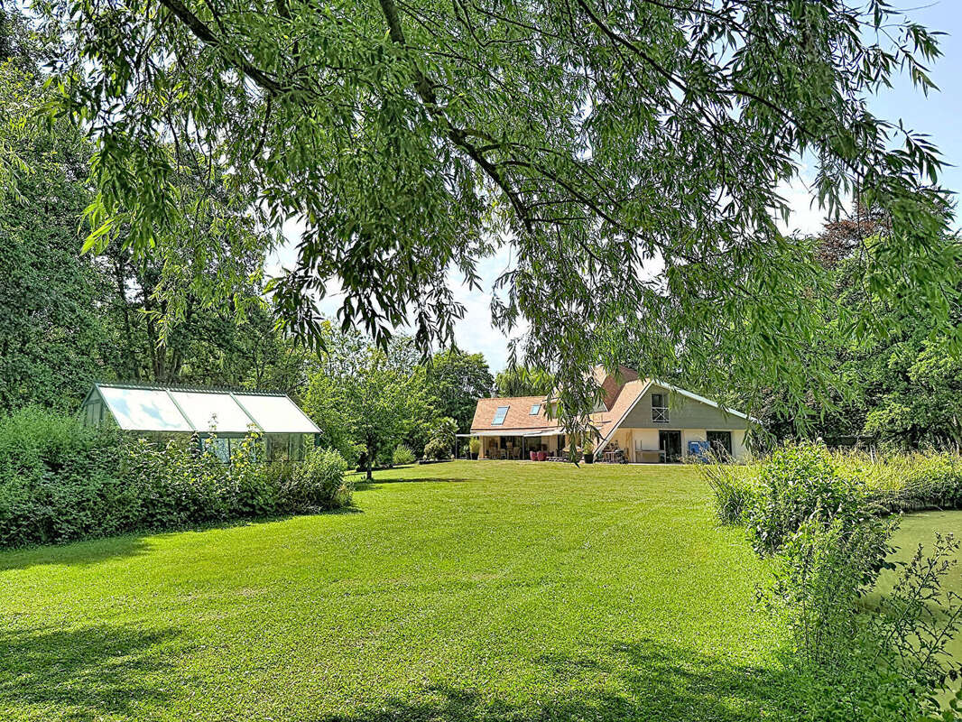 EXCLUSIVITE - THAON - Propriété de 275 m2 sur 9 000 m2 de terrain avec étang - photo 3