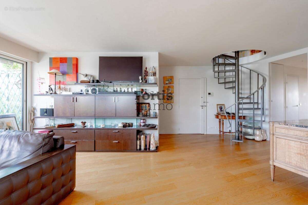 Appartement à PARIS-14E