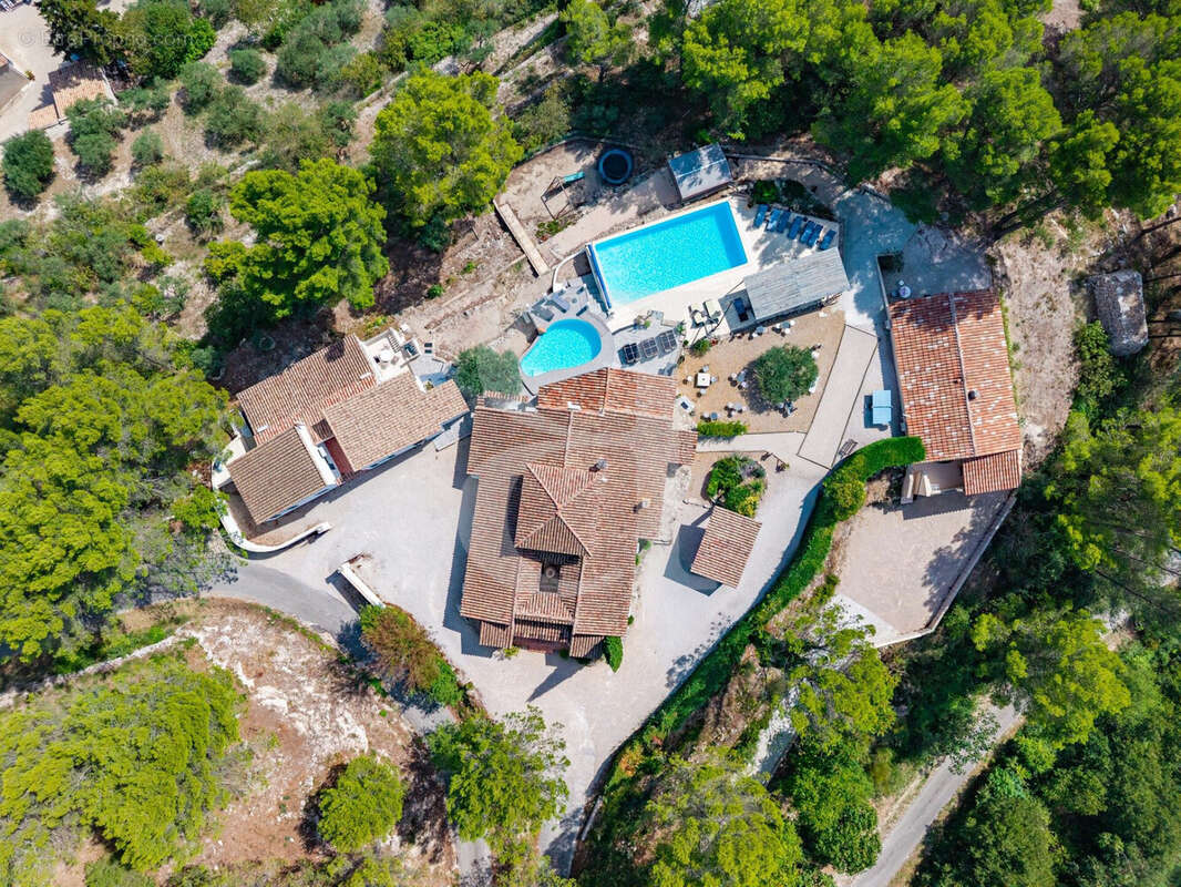Maison à L'ISLE-SUR-LA-SORGUE