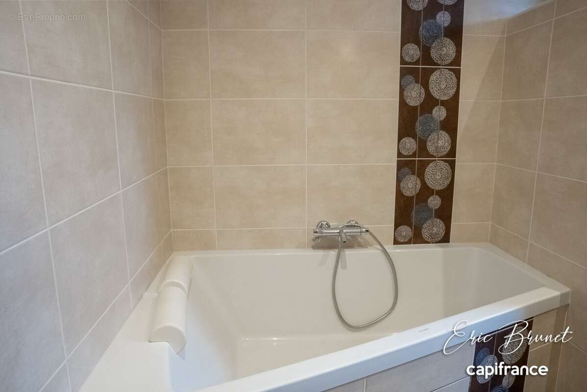 MIOS - Maison d'architecte aux prestations de qualité - 6 pieces avec garage et piscine - photo 16